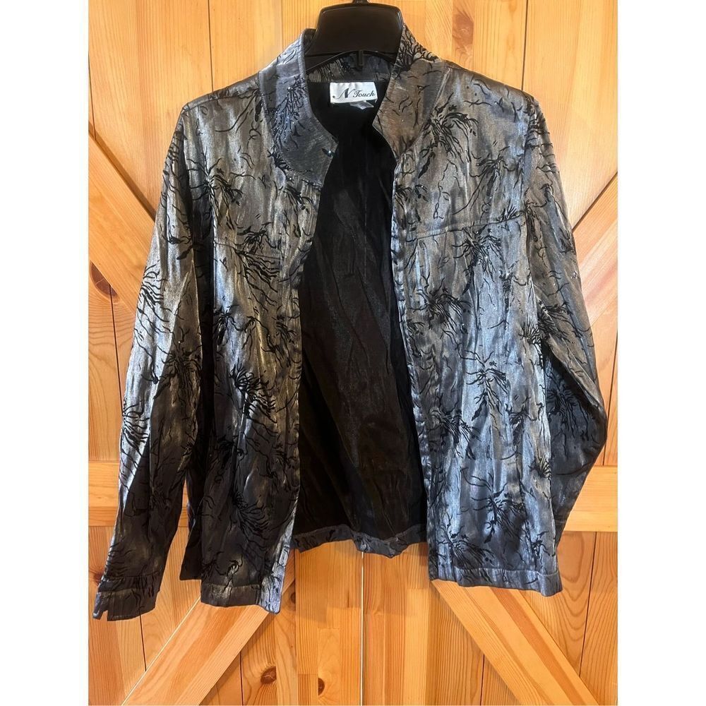 N Touch open shirt size large (1455)